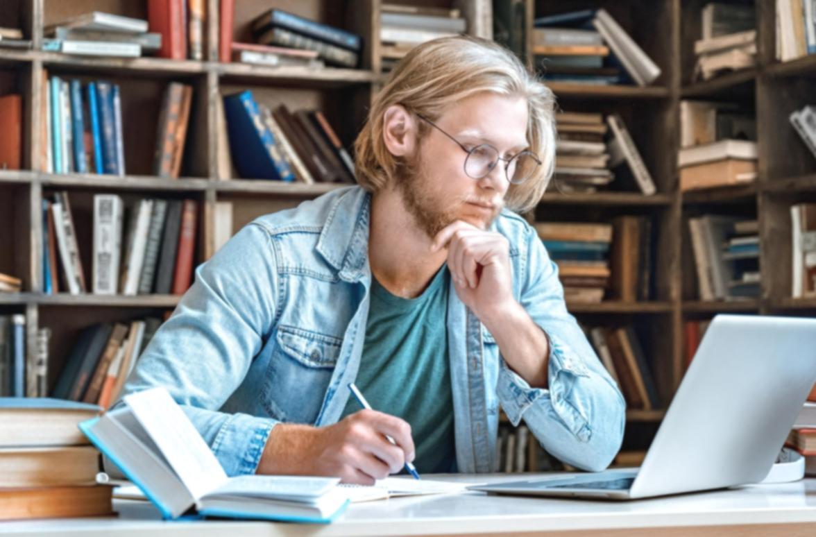 Track Glow team aan het werk met AI-gestuurde financiële rapportage